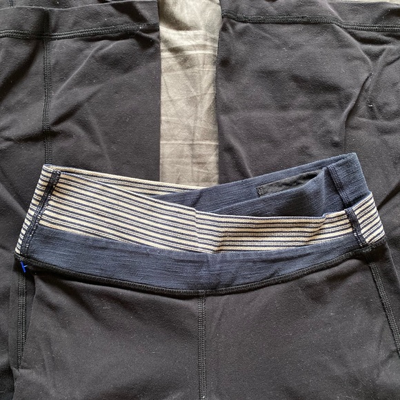 Lululemon Astro Pants - size 2 - Picture 2 of 2